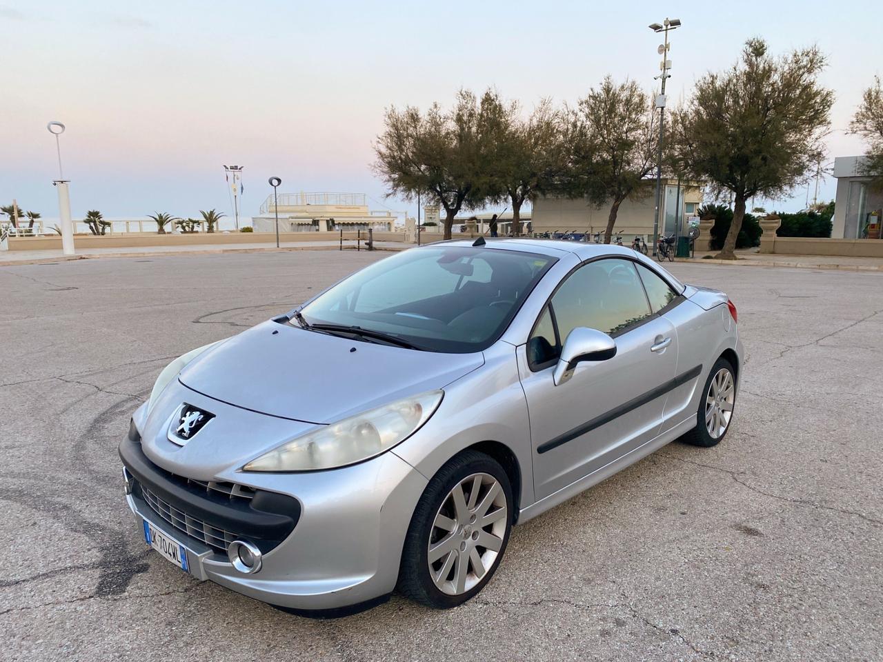Peugeot 207 1.6 HDi 110CV CC Féline