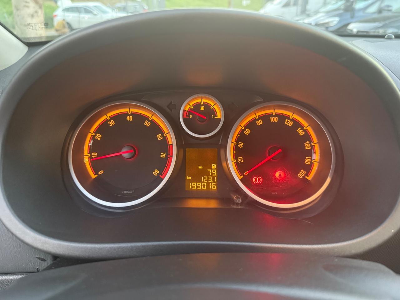 Opel Corsa 1.4 16V 5 porte Cosmo