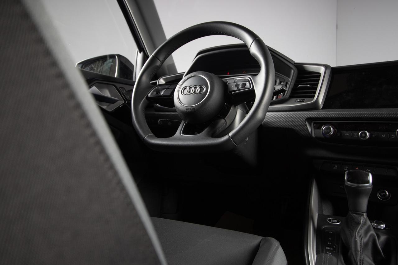 Audi A1 Sportback 30 Tfsi S-line Black Identity S-tronic