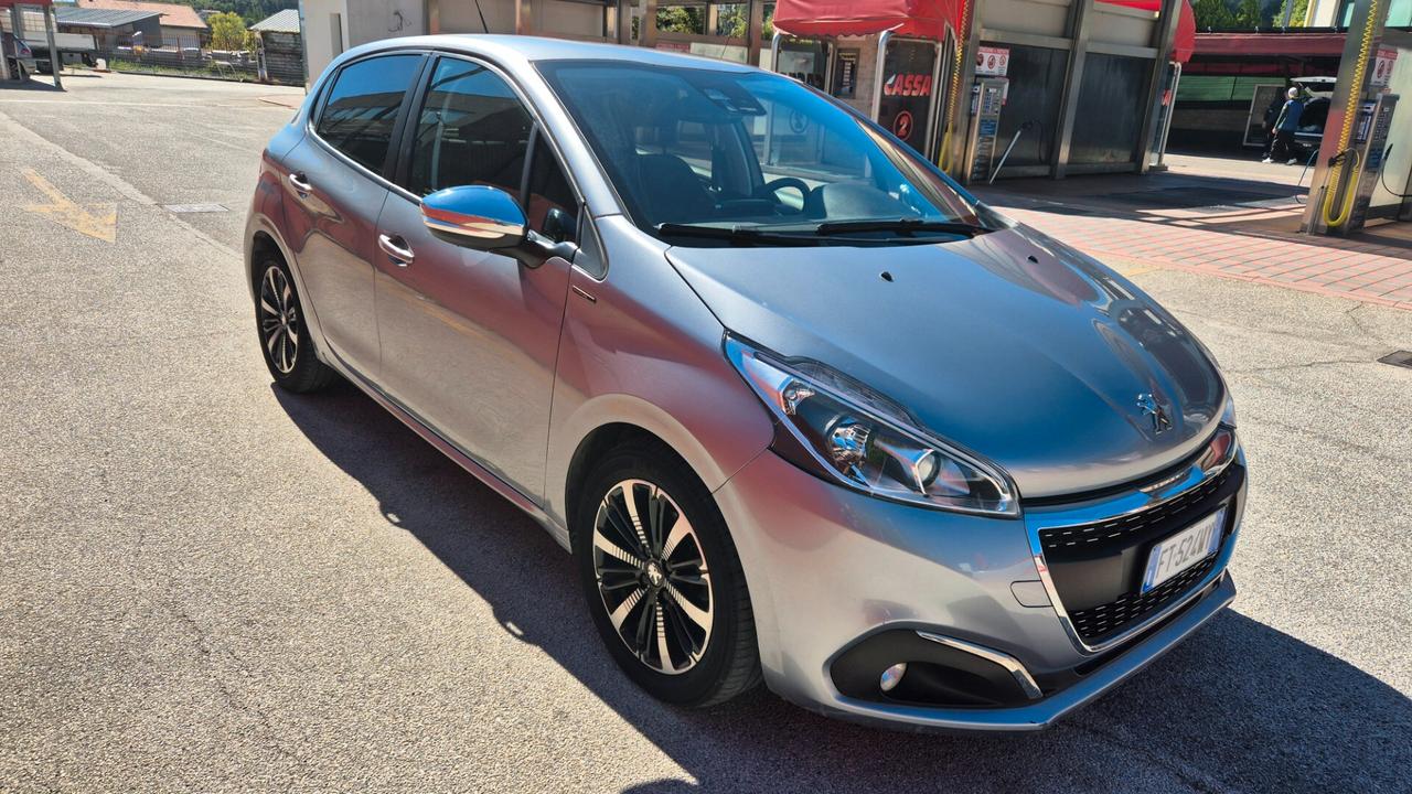 Peugeot 208 BlueHDi 100 S&S 5 porte Signature