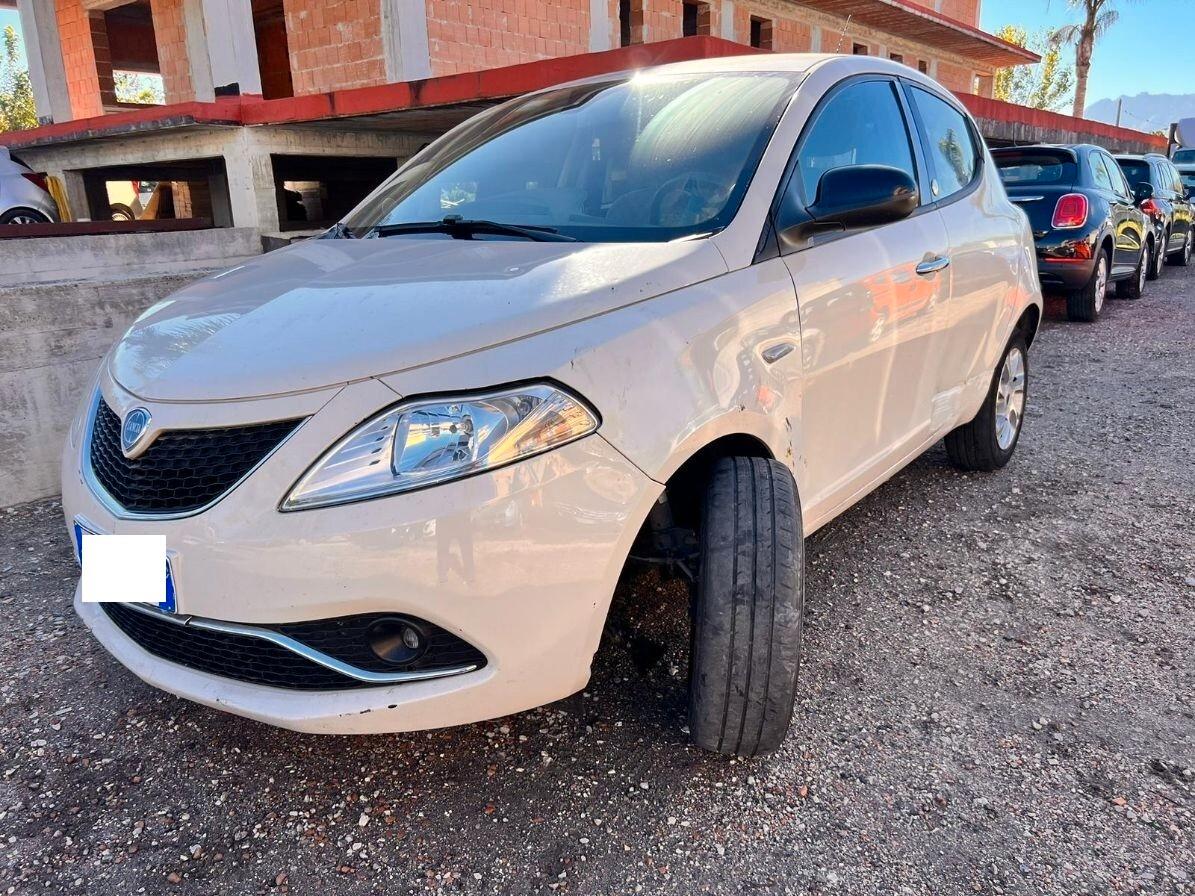 Lancia Ypsilon 0.9 TwinAir 85 CV 5 porte Metano Ecochic Gold