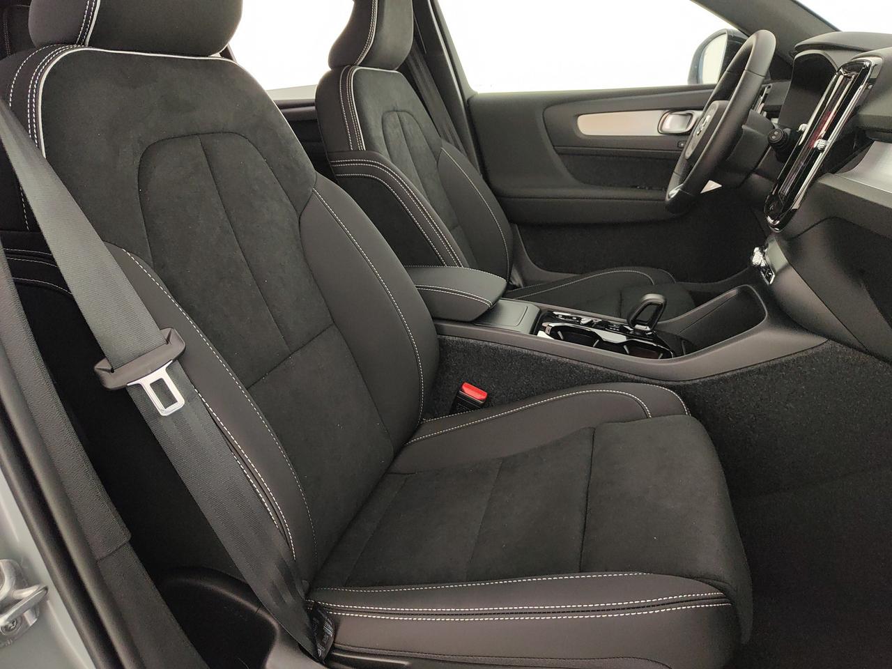 VOLVO XC40 2.0 b3 Ultra Black Edition auto