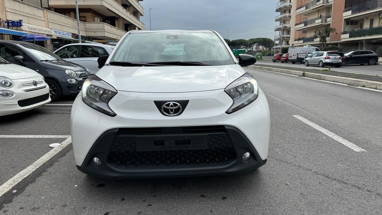 Toyota Aygo X 1.0 VVT-i 72 CV 5 porte Lounge Air S-CVT X PLAY NAVI KAMERA PDC BLUETOOTH CAR PLAY
