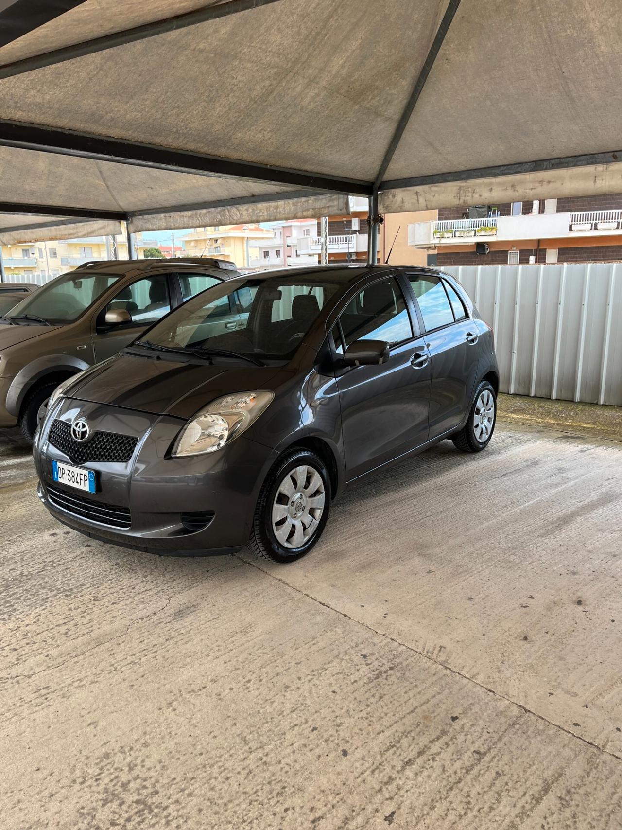 Toyota Yaris 1.0 5 porte