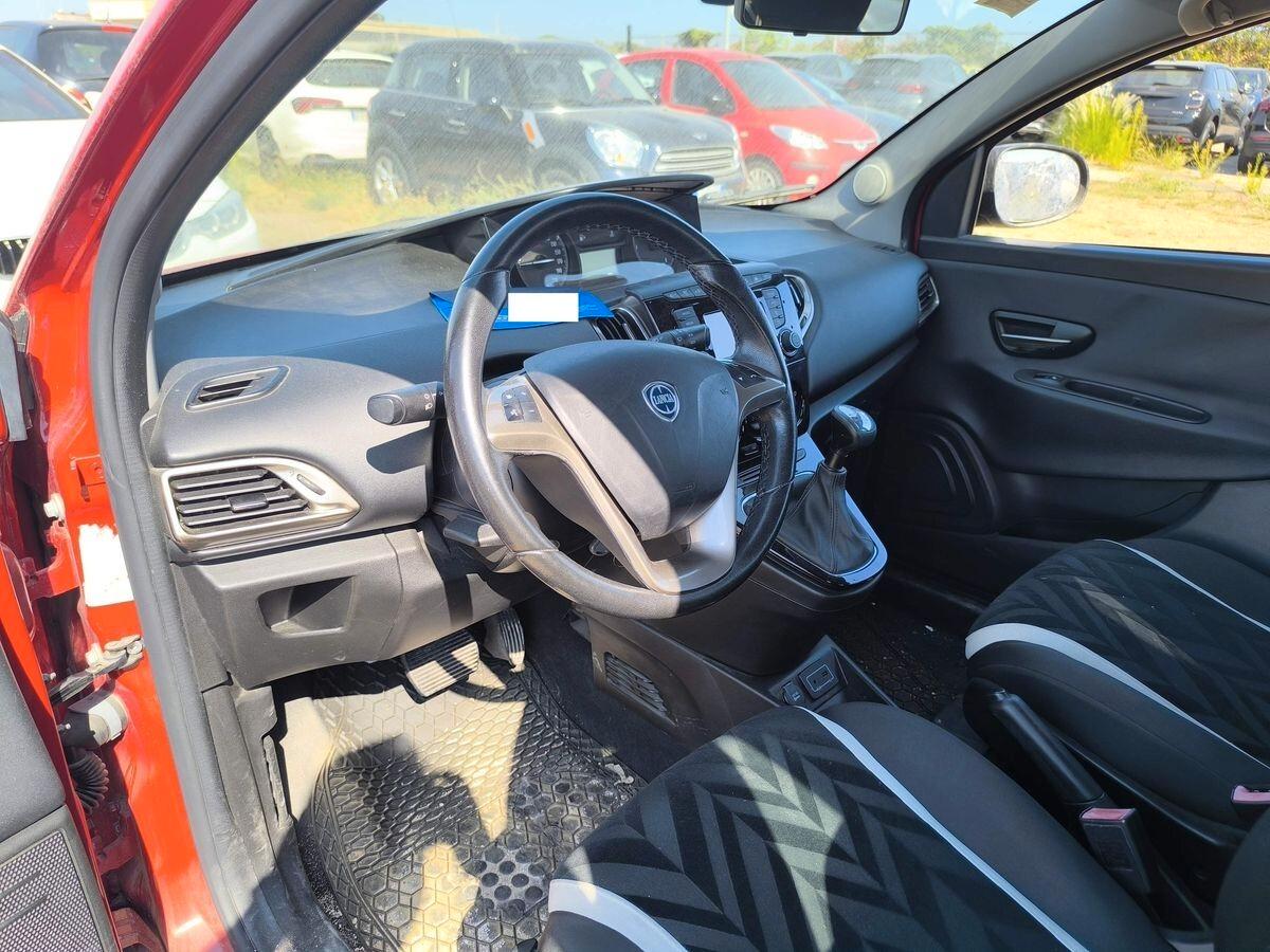 Lancia Ypsilon 0.9 TwinAir 85 CV 5 porte S&S DFN Gold AUTOMATICA