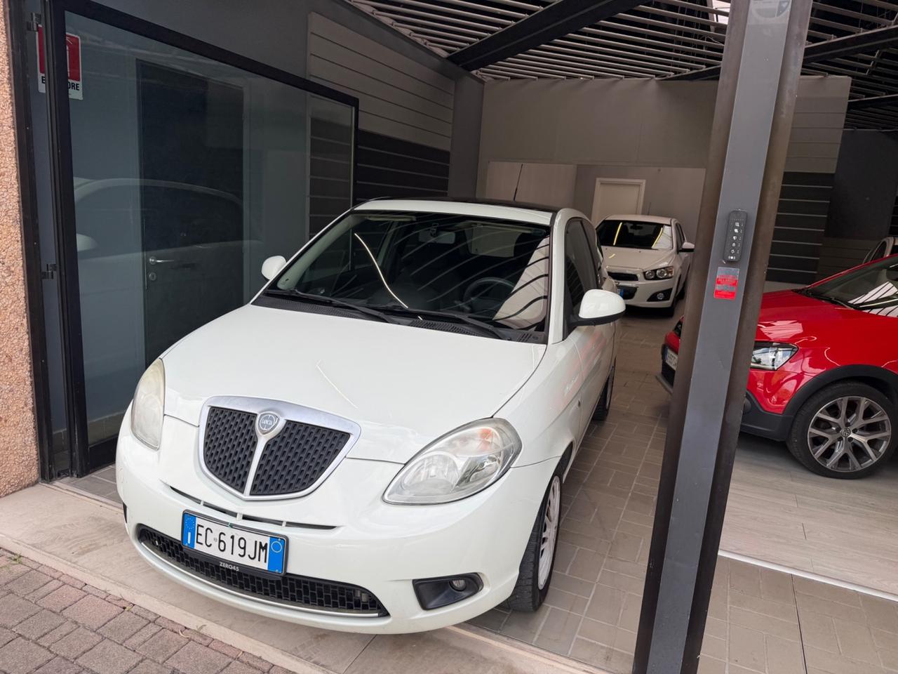 Lancia Ypsilon 1.2 VERSUS TETTO APRIBILE
