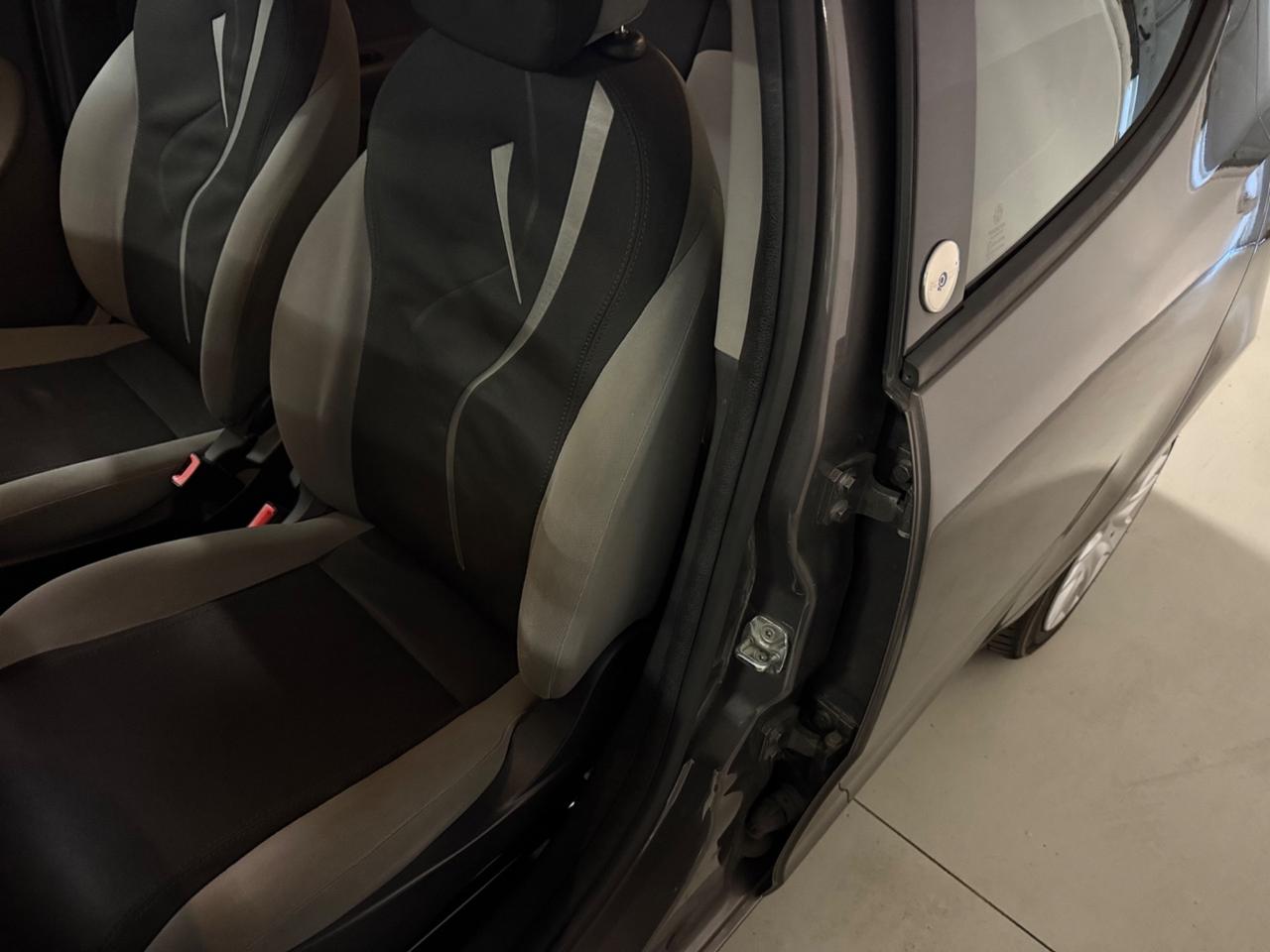 Lancia Ypsilon 1.2 69 CV 5 porte GPL Ecochic Silver