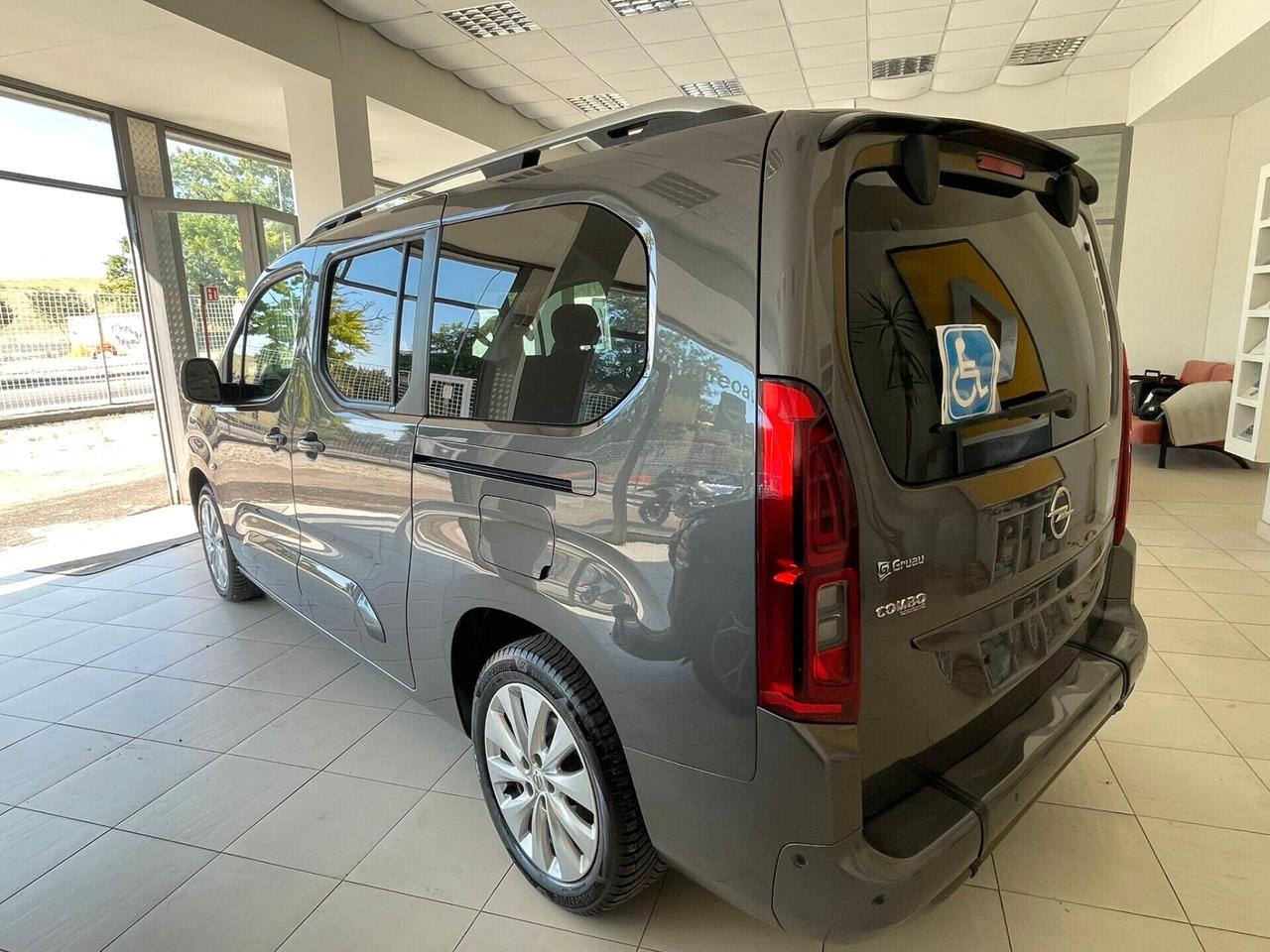 Opel Combo TRASPORTO DISABILI PIANALE RIBASSATO