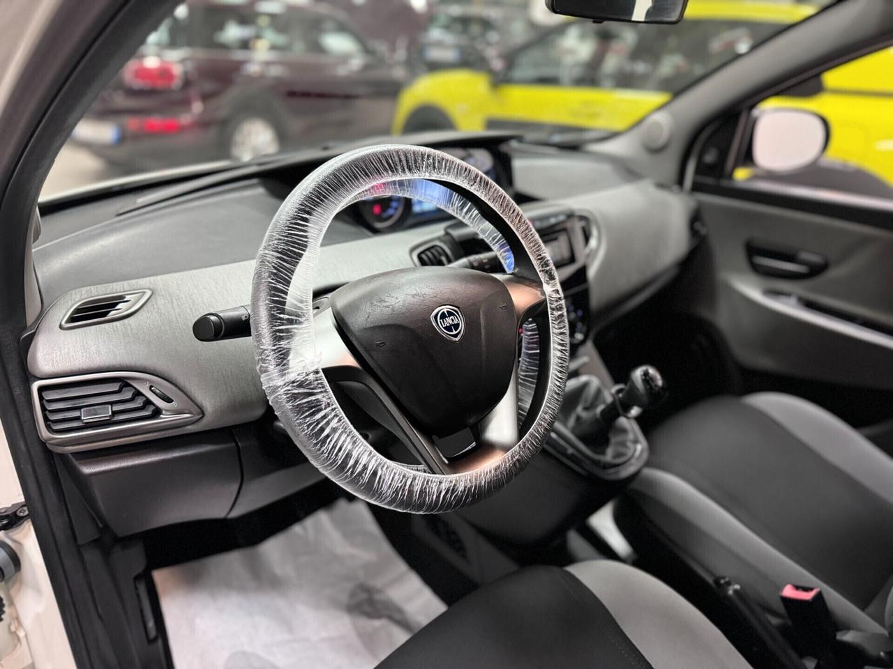 Lancia Ypsilon 1.2 69 CV 5 porte Silver