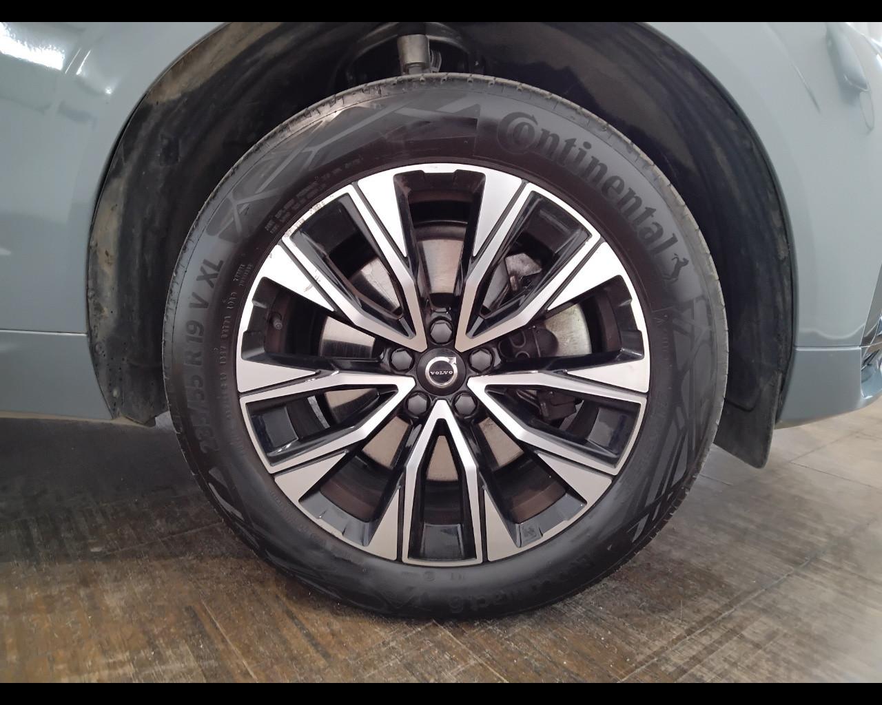 VOLVO XC60 II 2022 - XC60 2.0 b4 Plus Dark auto