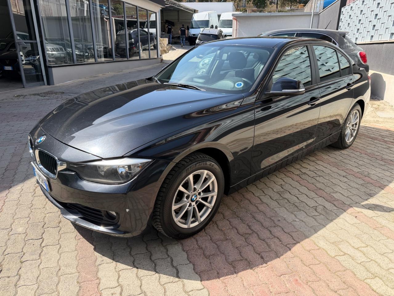 Bmw 318d 143 CV Business Automatico 2015