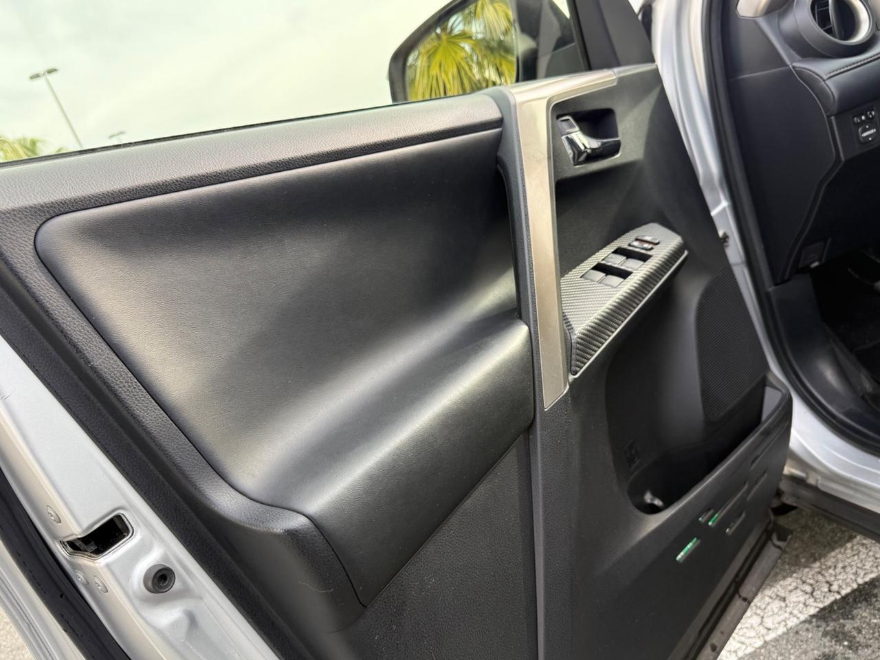 Toyota RAV 4 RAV4 2.0 D-4D 4WD Lounge-4X4-PERMUTABILE