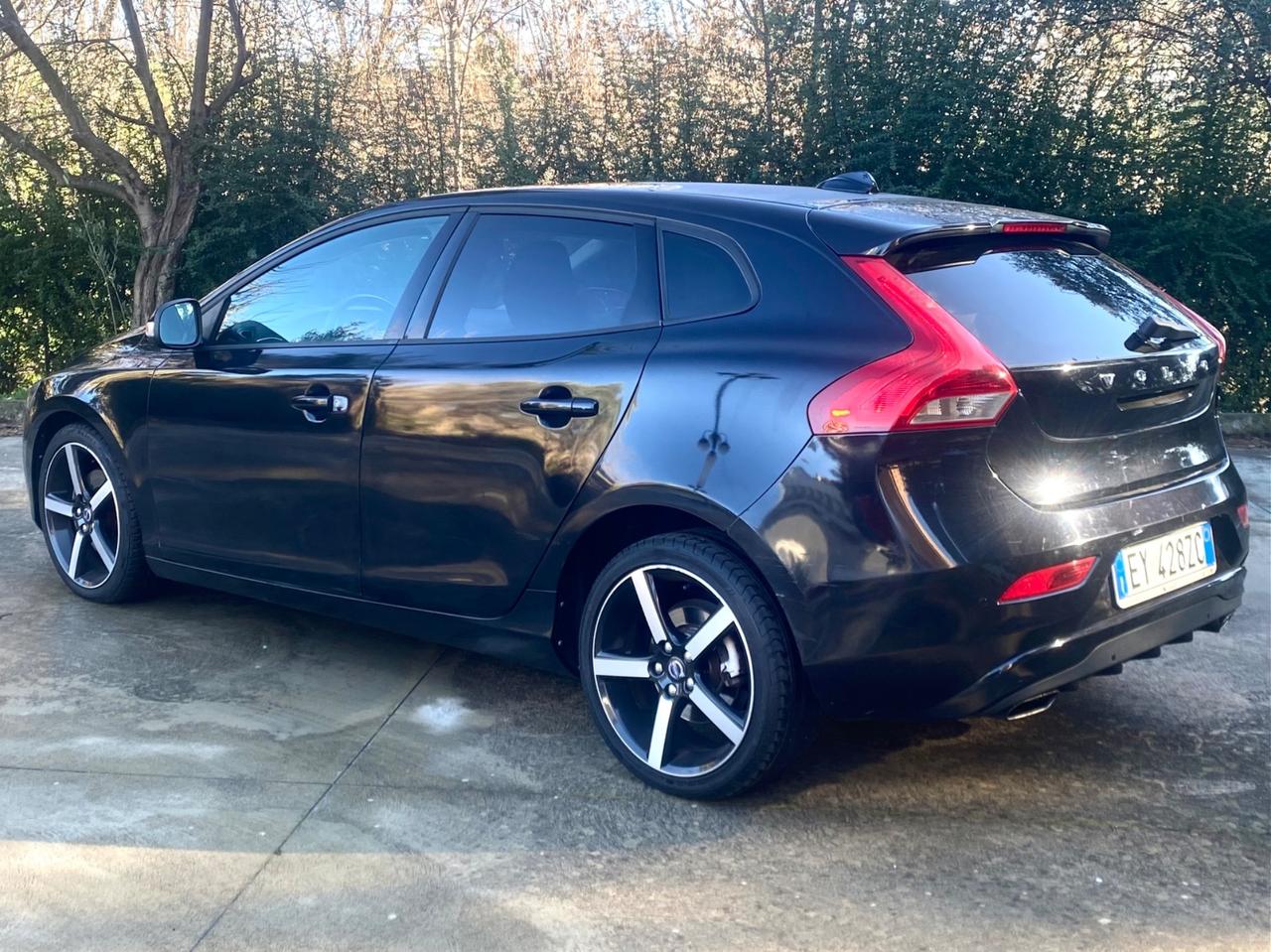 Volvo V40 D2 1.6 Powershift R-design Kinetic