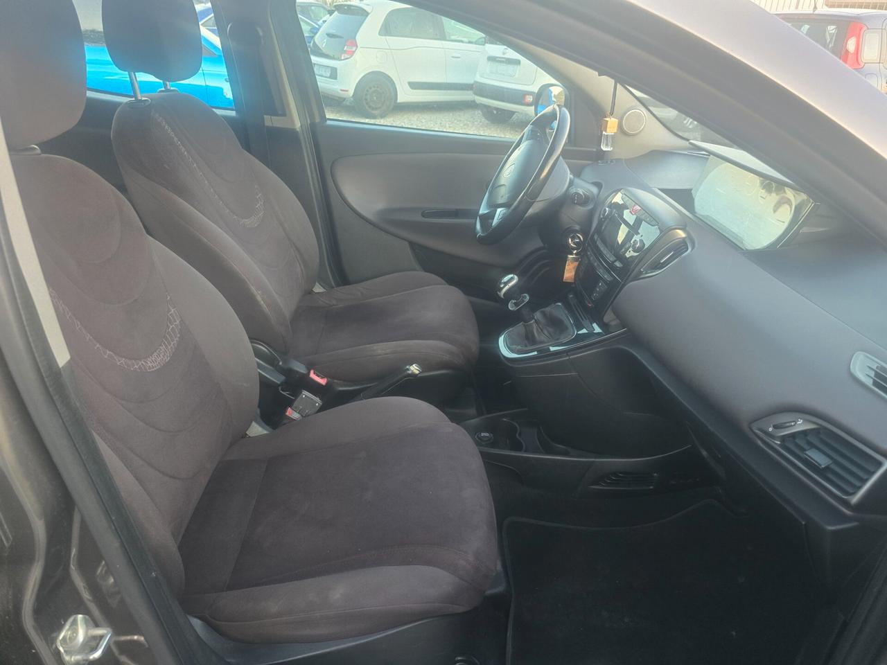 Lancia Ypsilon 1.2 69 CV 5 porte S&S Platinum