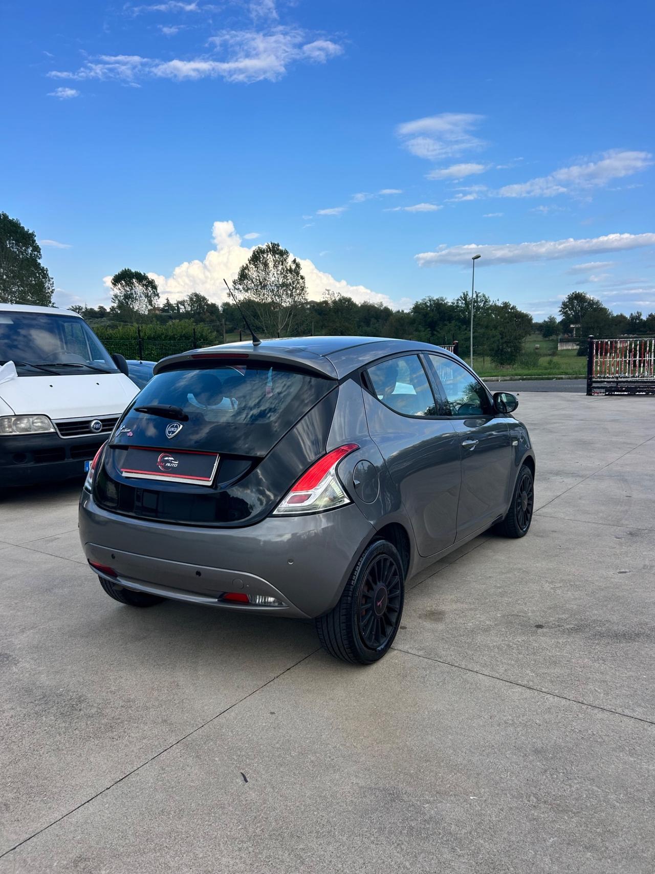 Lancia Ypsilon 1.2 69 CV 5 porte S&S Gold