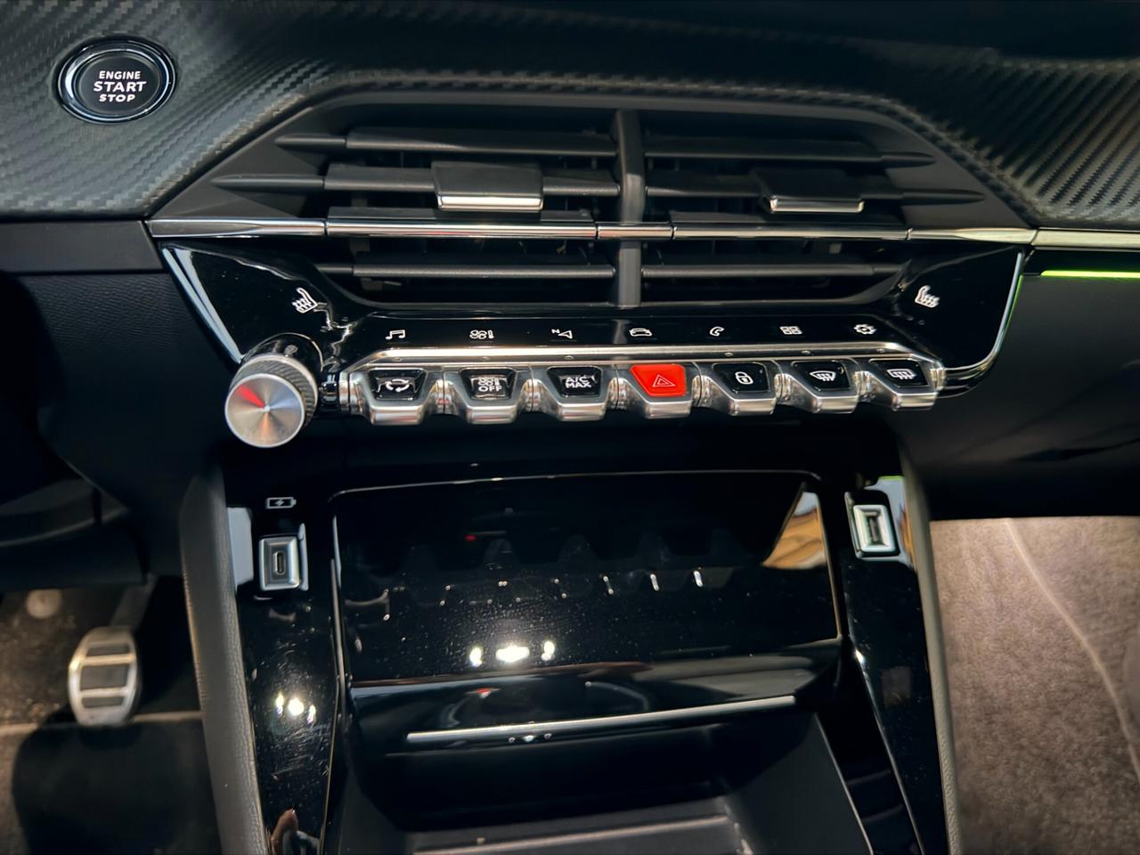 Peugeot 208 BlueHDi 100 CV- GT LINE- 2021-FULL