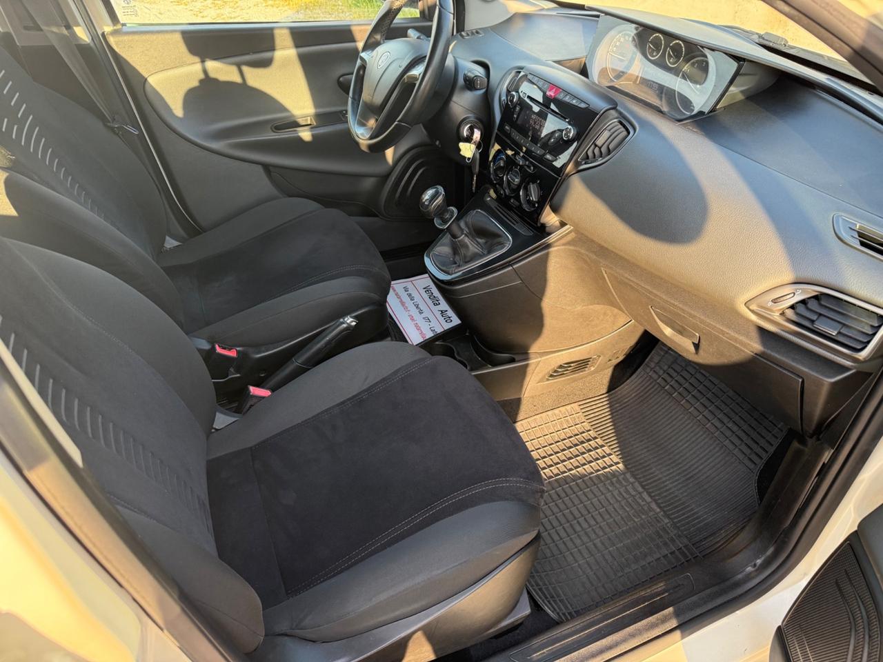 Lancia Ypsilon 1.2 69 CV 5 porte S&S Platinum