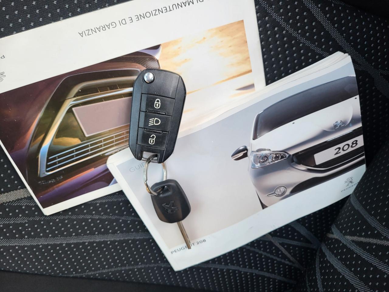 PEUGEOT 208 1,4 HDI-UNICA PROPRIETAR-4 REVISIONI