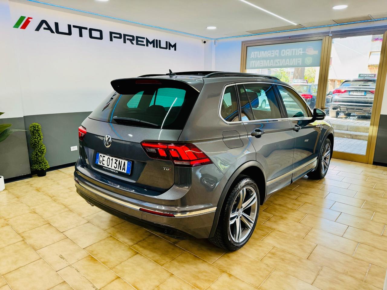 VW Tiguan 2.0 TDI DSG 4MOTION R-Line Tetto / LED / R.Cam