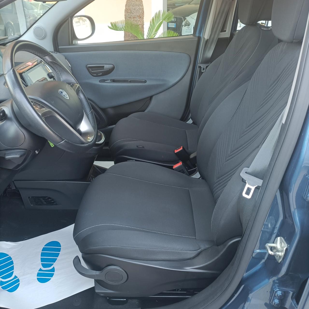 Lancia Ypsilon 1.0 FireFly 5 porte S&S Hybrid Silver