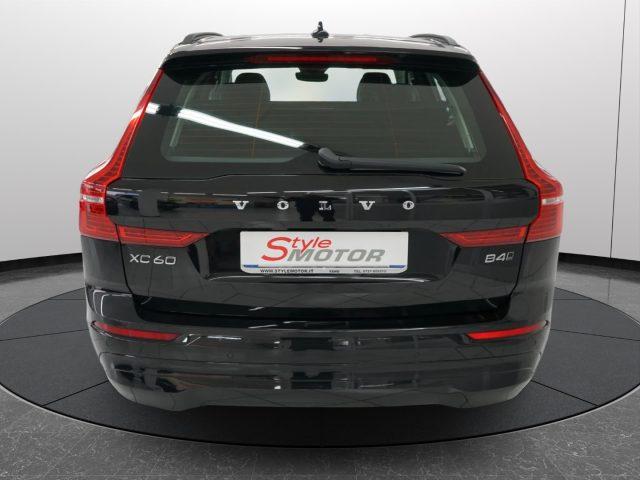 VOLVO XC60 B4 (d) AWD automatico Momentum Sport