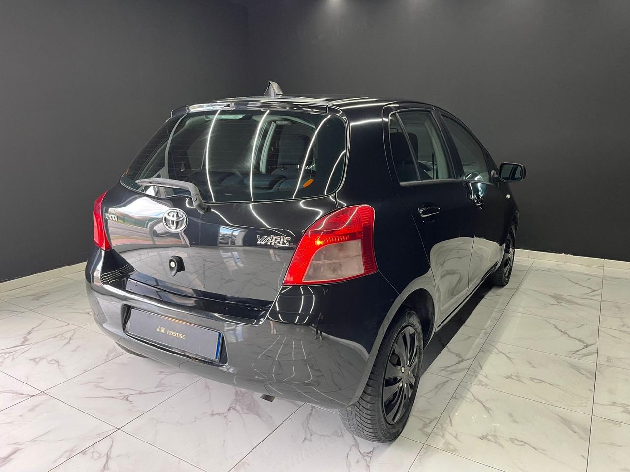 Toyota Yaris 1.3 5 porte Navi OK NEOPATENTATI