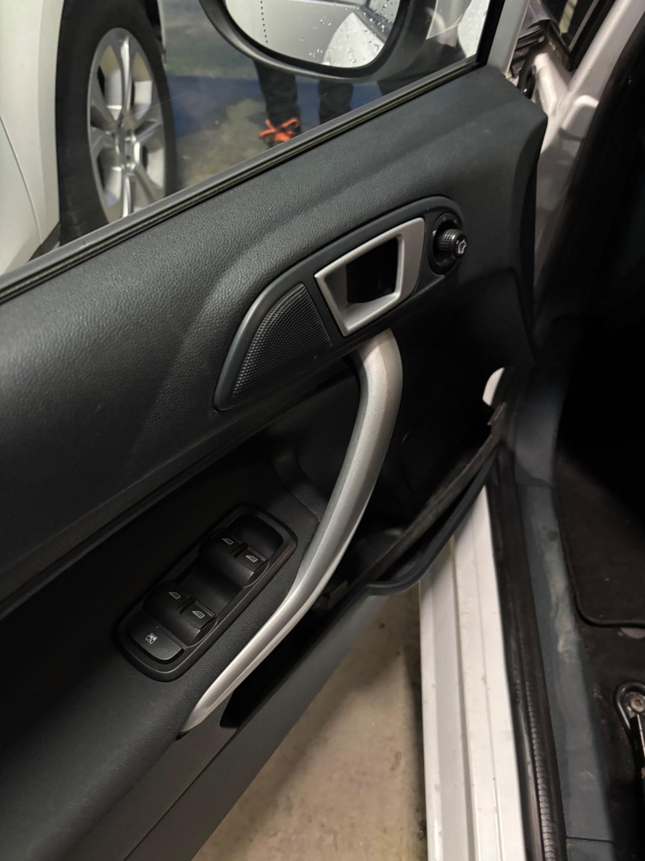 Ford Fiesta 1.4 TDCi 70CV 5 porte Titanium per neopatentati