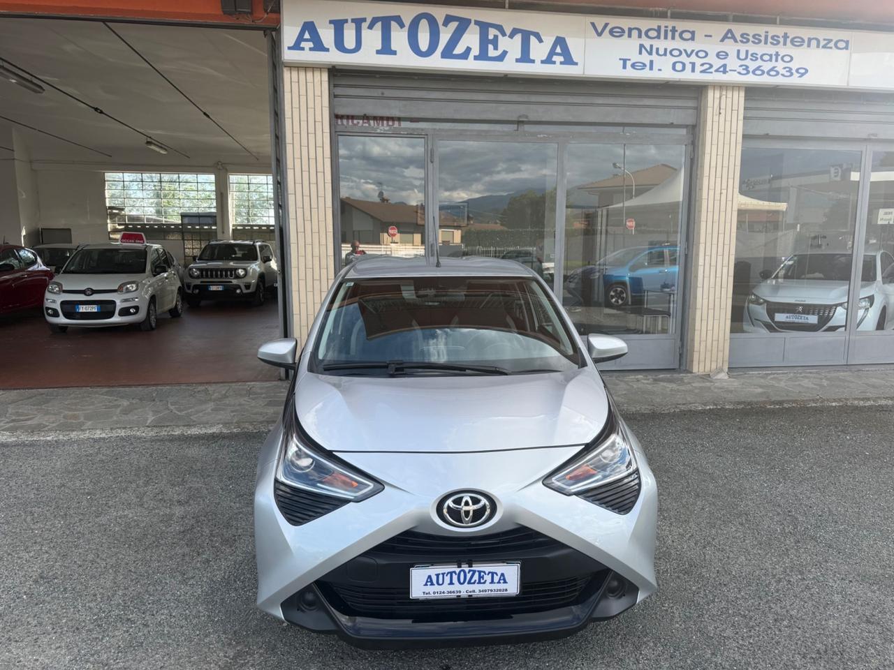 Toyota Aygo Connect 1.0 72 CV 5 porte x-wave