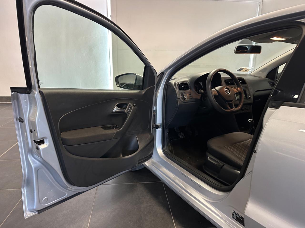 VOLKSWAGEN POLO 1.4 TDI 75CV NEOPATENTATI G.TRAINO GARANZIA