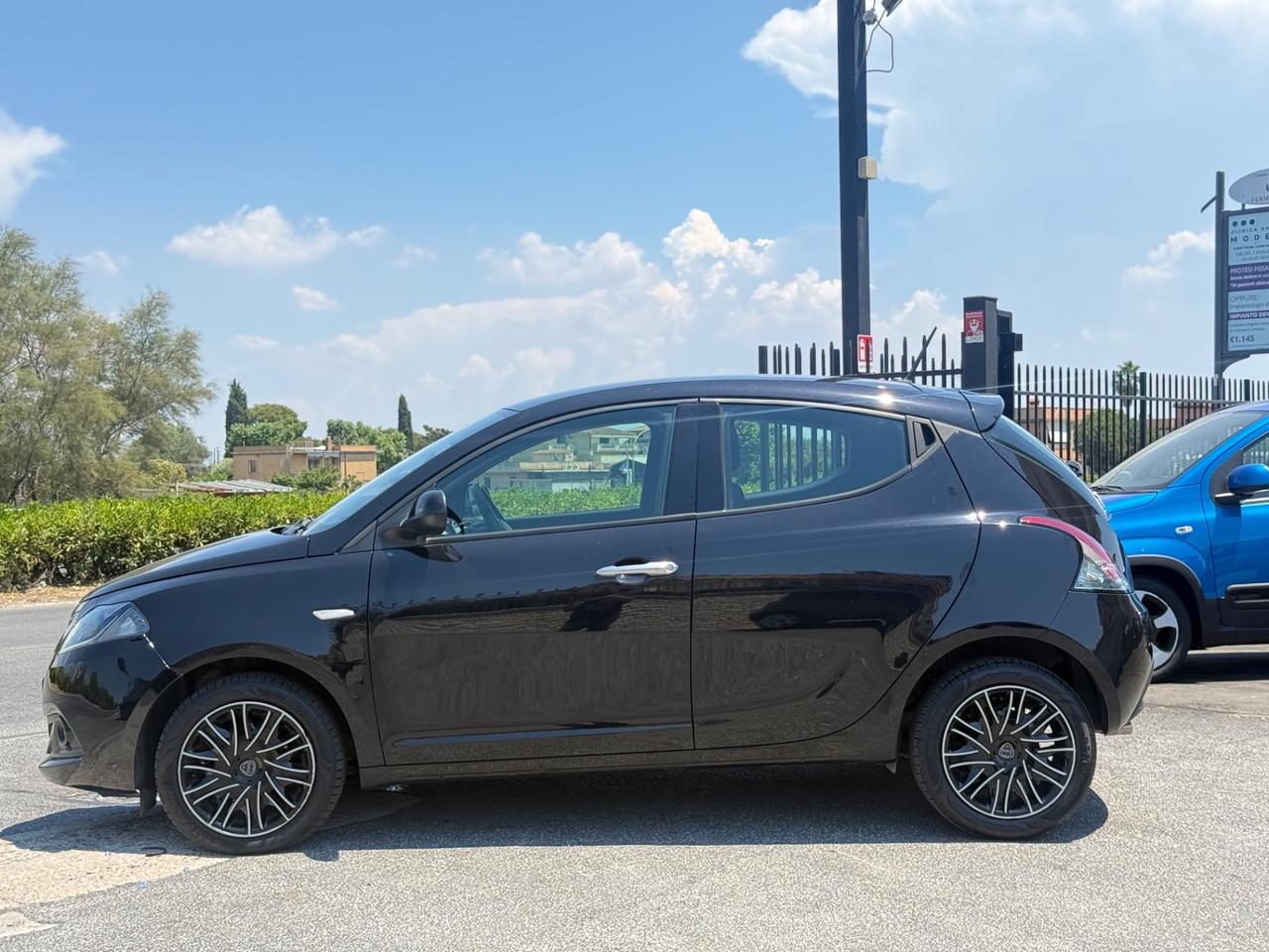 Lancia Ypsilon 1.0 FireFly 5 porte Hybrid Gold