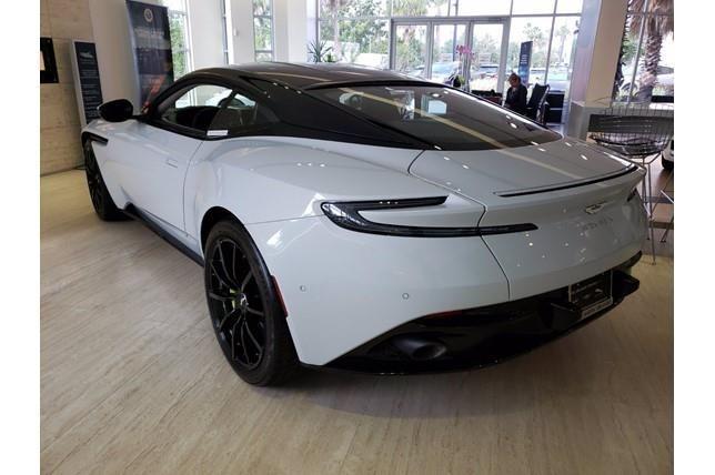 ASTON MARTIN DB11 v12 DBR NOLEGGIO LUNGO TERMINE LEASING ALL INCLUSIVE