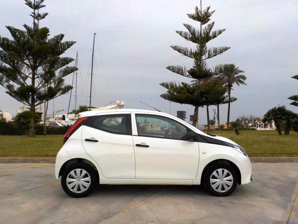 Toyota Aygo Connect 1.0 VVT-i 72 CV 5 porte x-play