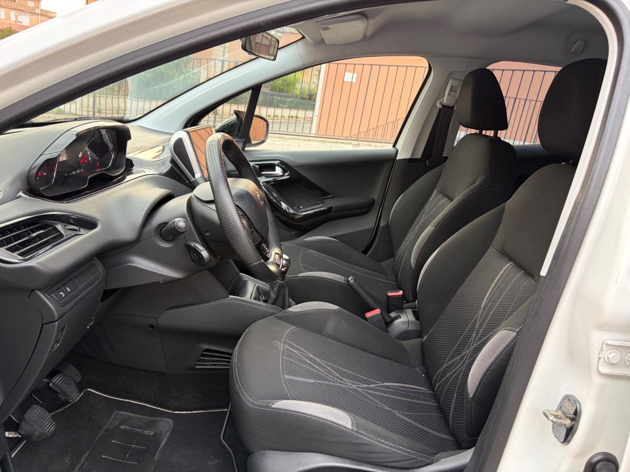 Peugeot 208 1.4 HDi 68 CV strafull