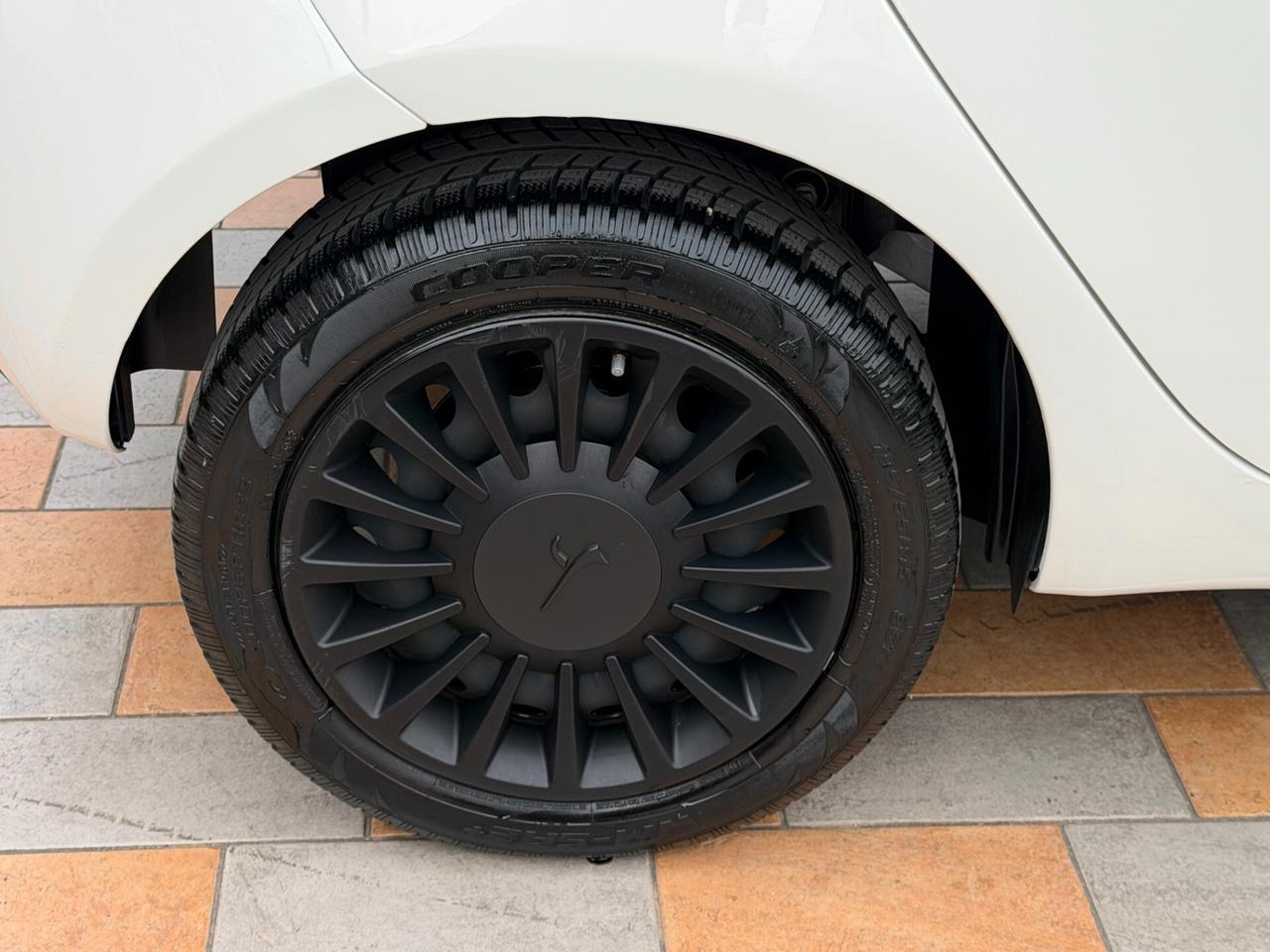 Lancia Ypsilon 1.2 69 cv. ELEFANTINO BLU