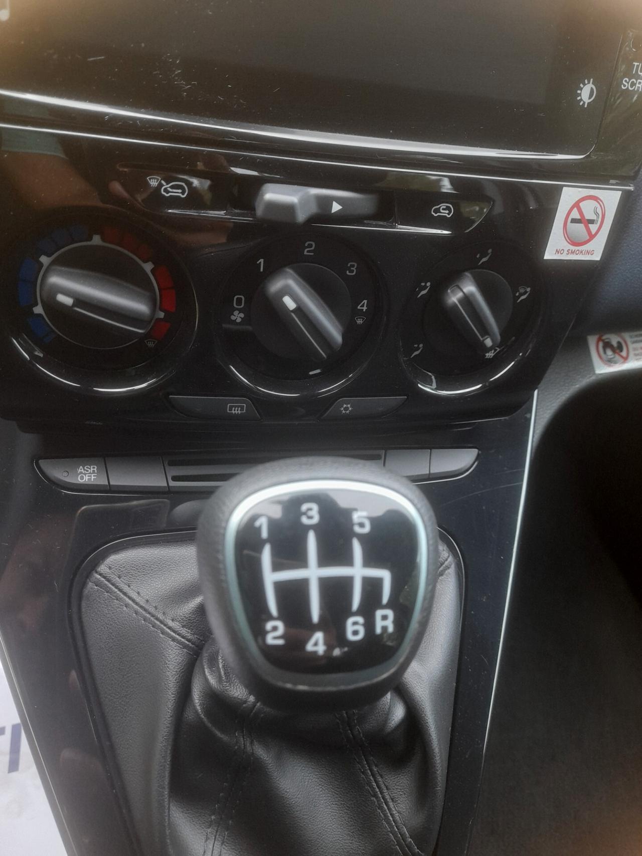 Lancia Ypsilon 1.0 5 porte Hybrid Platino
