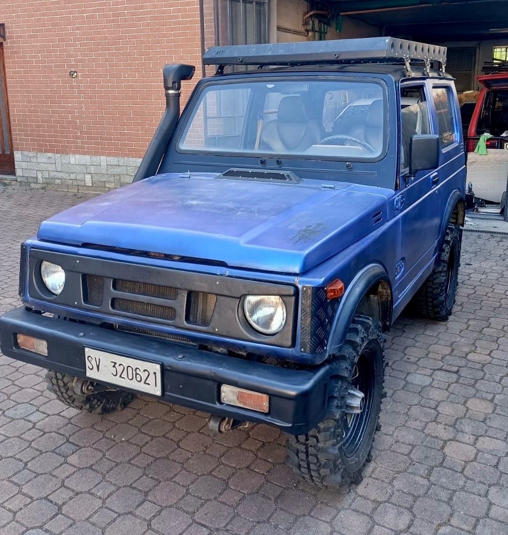 Suzuki SJ 413 SJ413 Berlina De Luxe