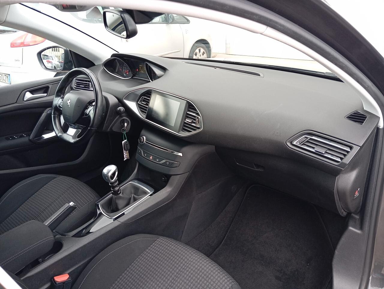 Peugeot 308 BlueHDI 130 CV STYLE NAVI SENSOSRI E 255