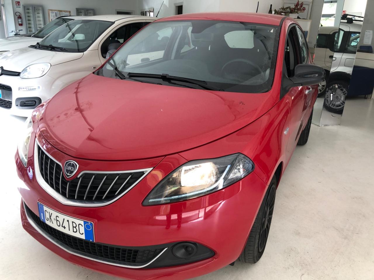 Lancia Ypsilon 1.0 FireFly 5 porte S&S Hybrid Ecochic Silver