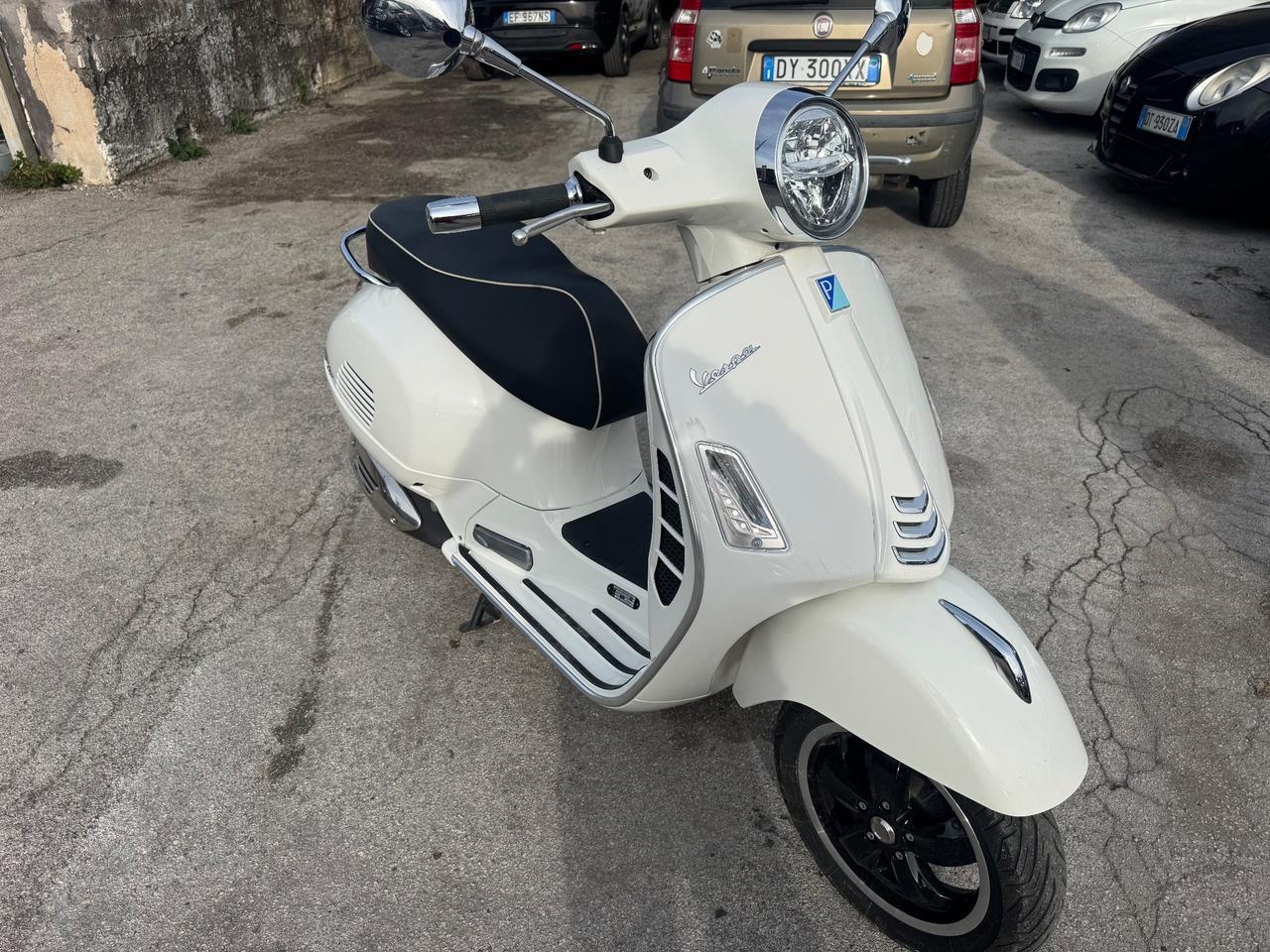 Piaggio Vespa 300 GTS SUPER