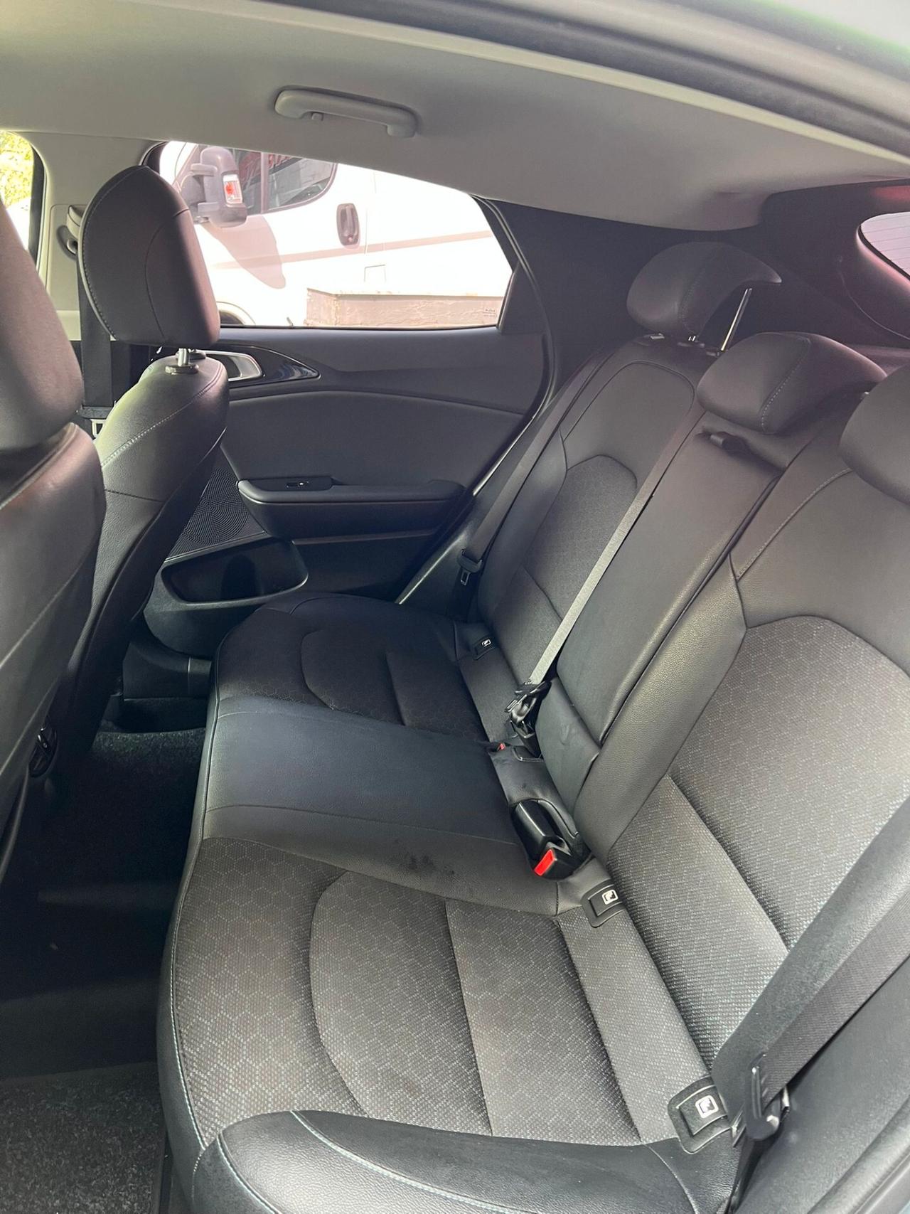 Kia XCeed 1.6 CRDi 136 CV MHEV DCT Business