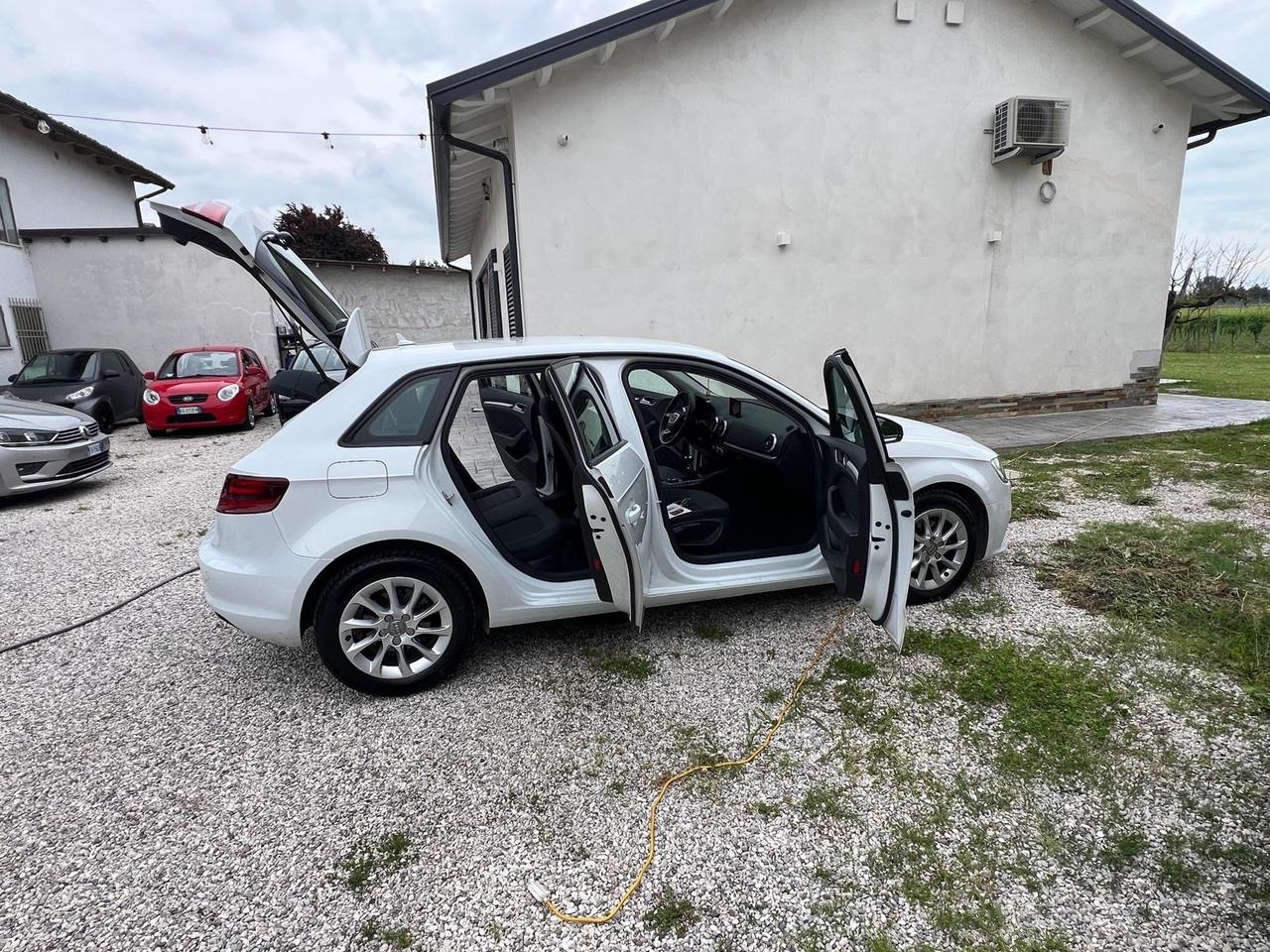 Audi A3 SPB 1.6 TDI clean diesel Ambition