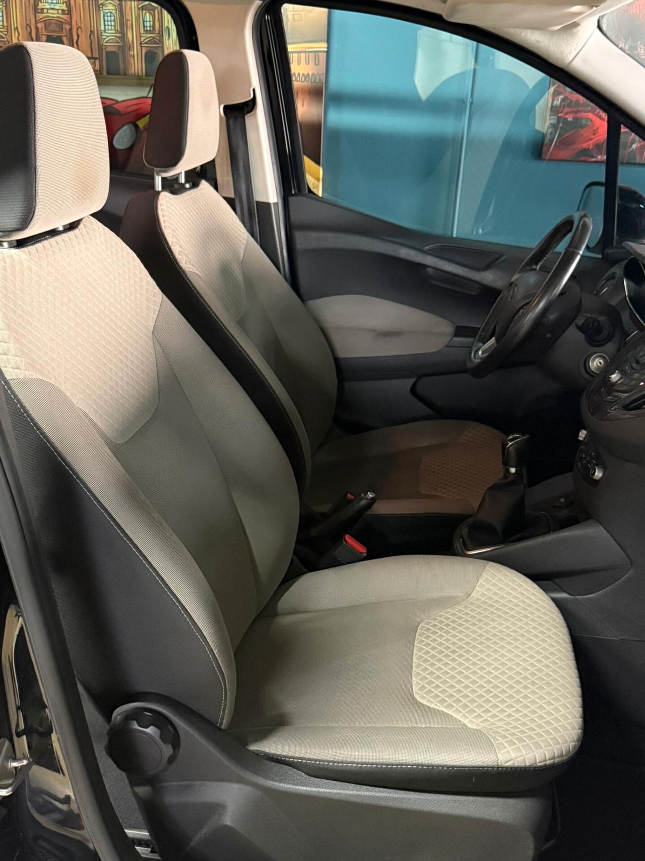 TOURNEO COURIER 5POSTI DISTRIBUZIONE NUOVA