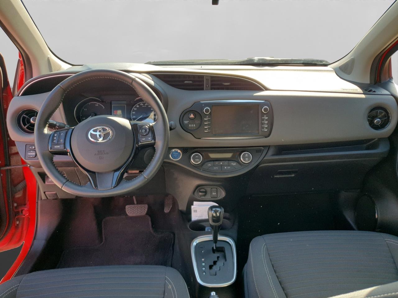 Toyota Yaris 1.5 Hybrid 5 porte Active 100 CV OK NEOPATENTATI !!!!!!