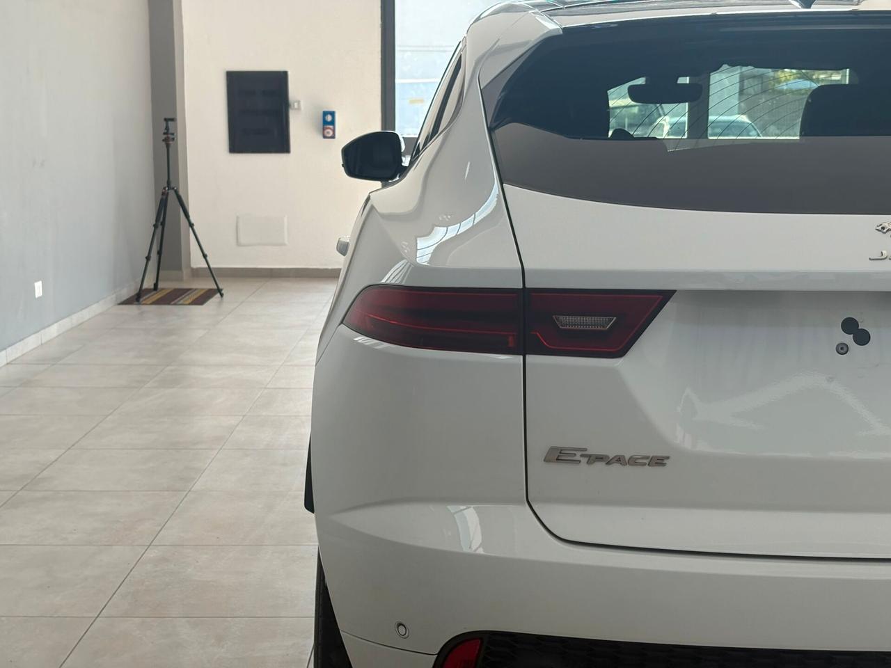 Jaguar E-Pace 2.0D 180 CV AWD aut. R-Dynamic