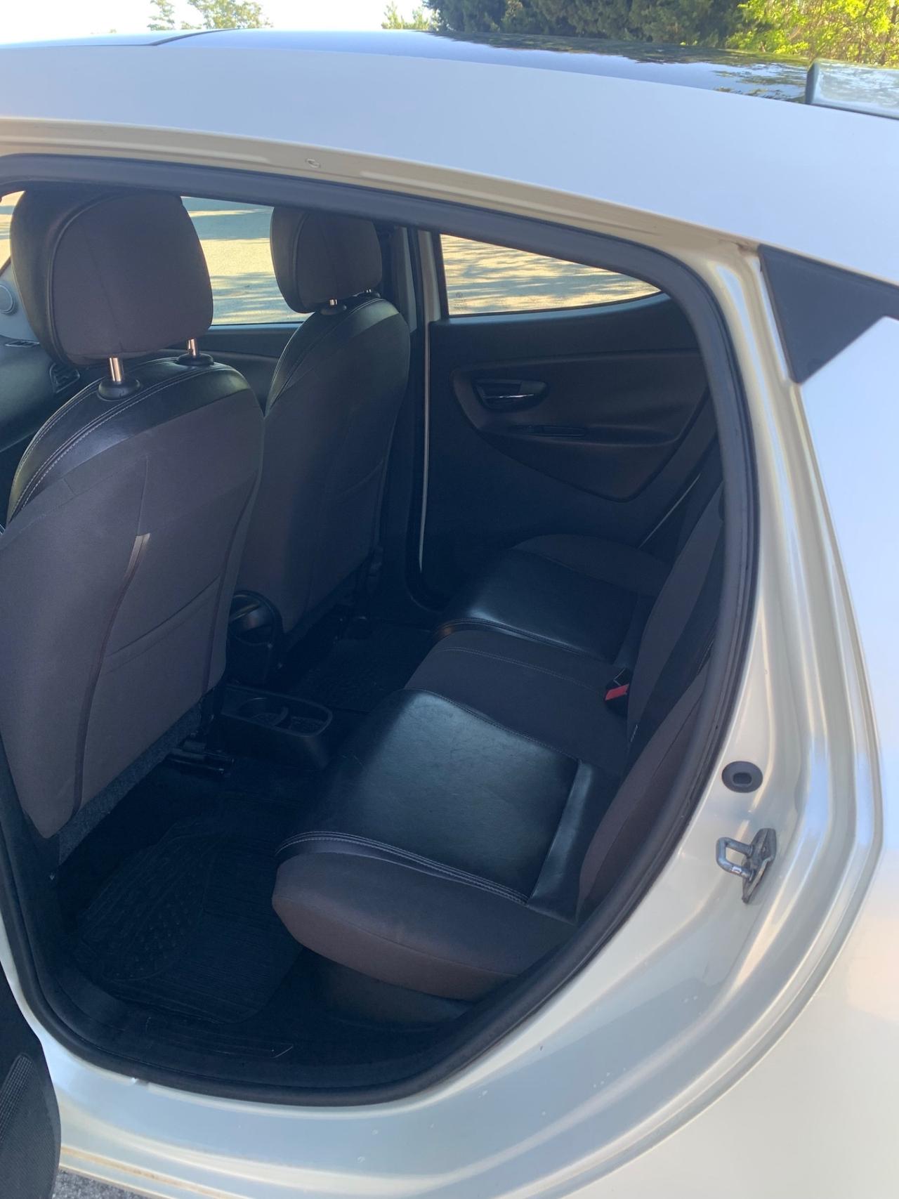 Lancia Ypsilon 1.2 69 CV 5 porte S&S Platinum