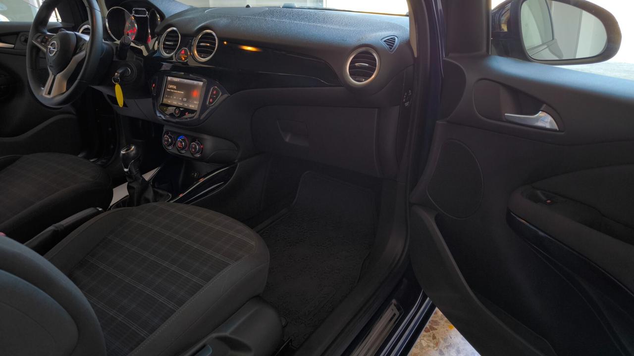 Opel Adam 1.2 70 CV Slam