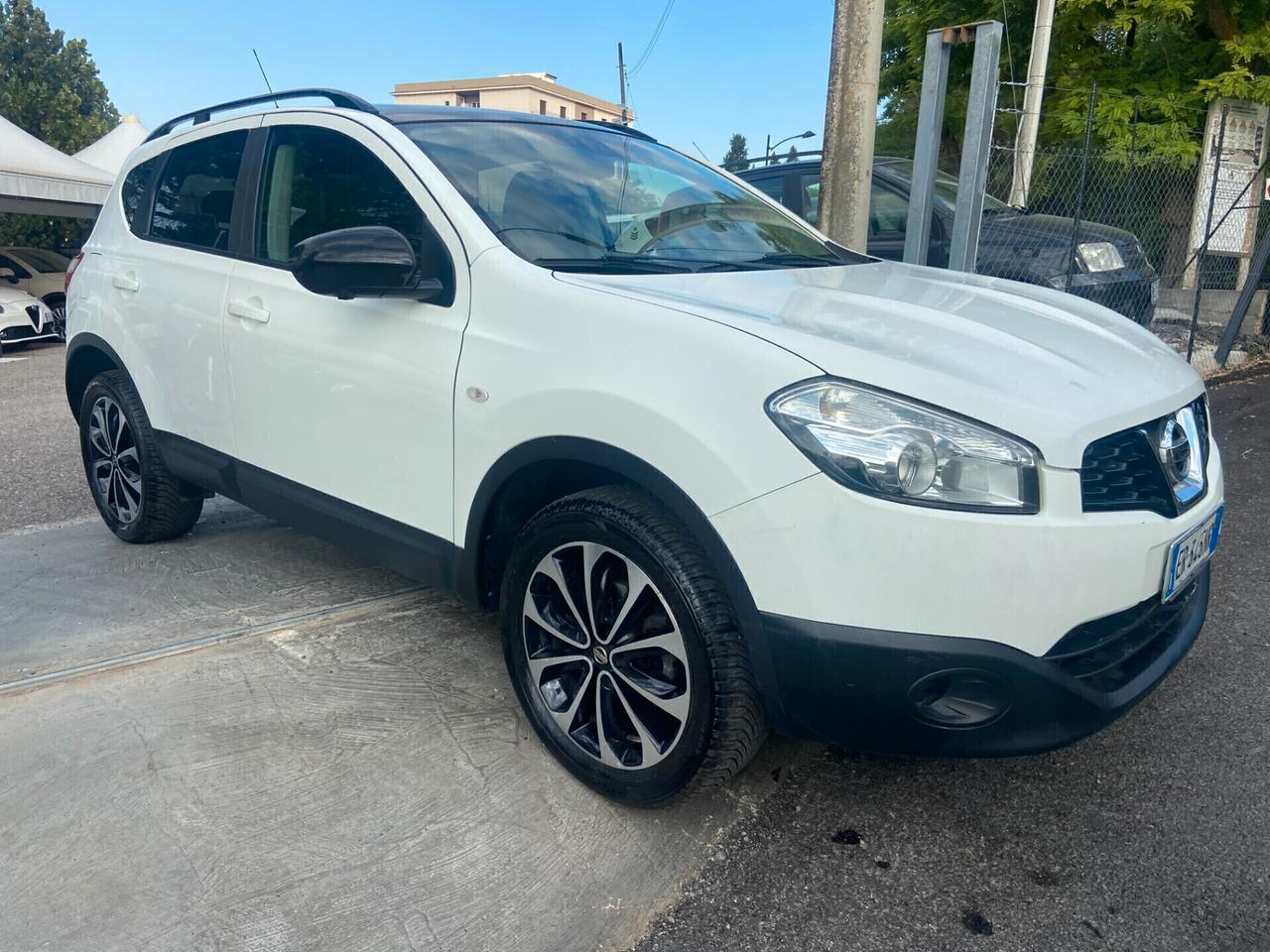 Nissan Qashqai 1.6 dCi Tekna (Tetto-Navi-Retro)