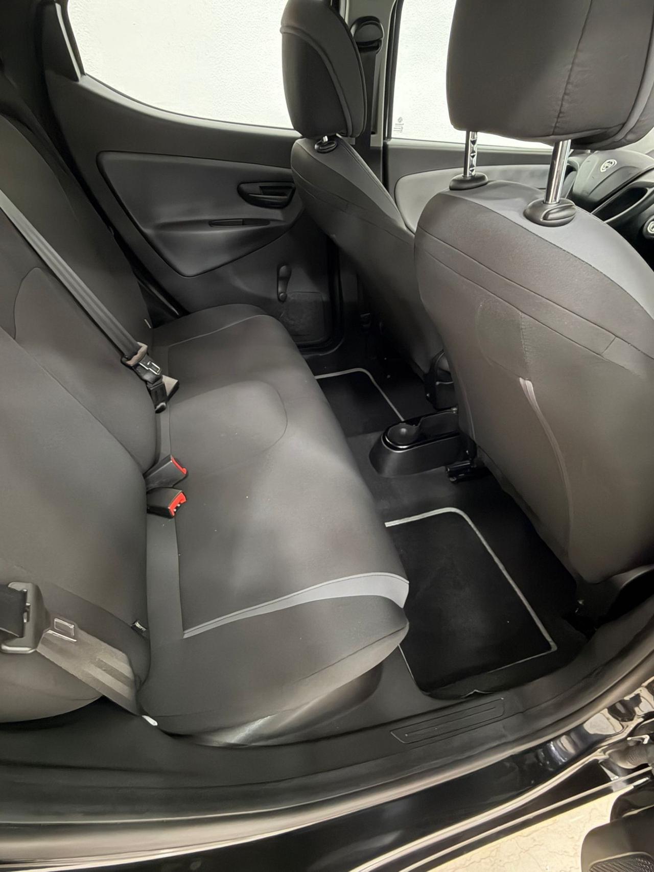 Lancia Ypsilon 1.2 69 CV 5 porte Silver