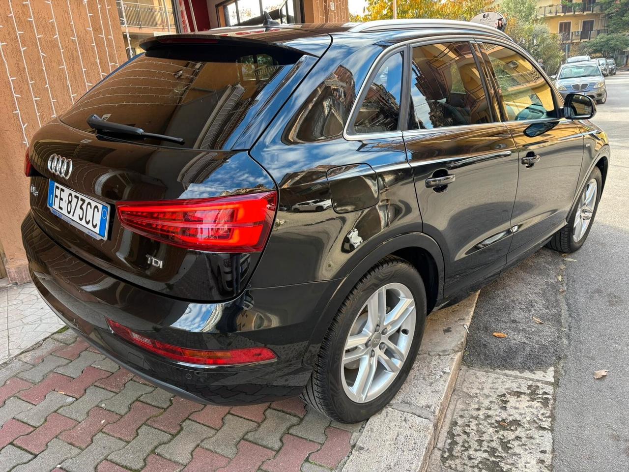 Audi Q3 2.0 TDI 120 CV S-LINE