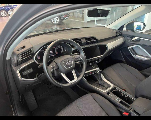 AUDI Q3 35 TDI S tronic Business Advanced